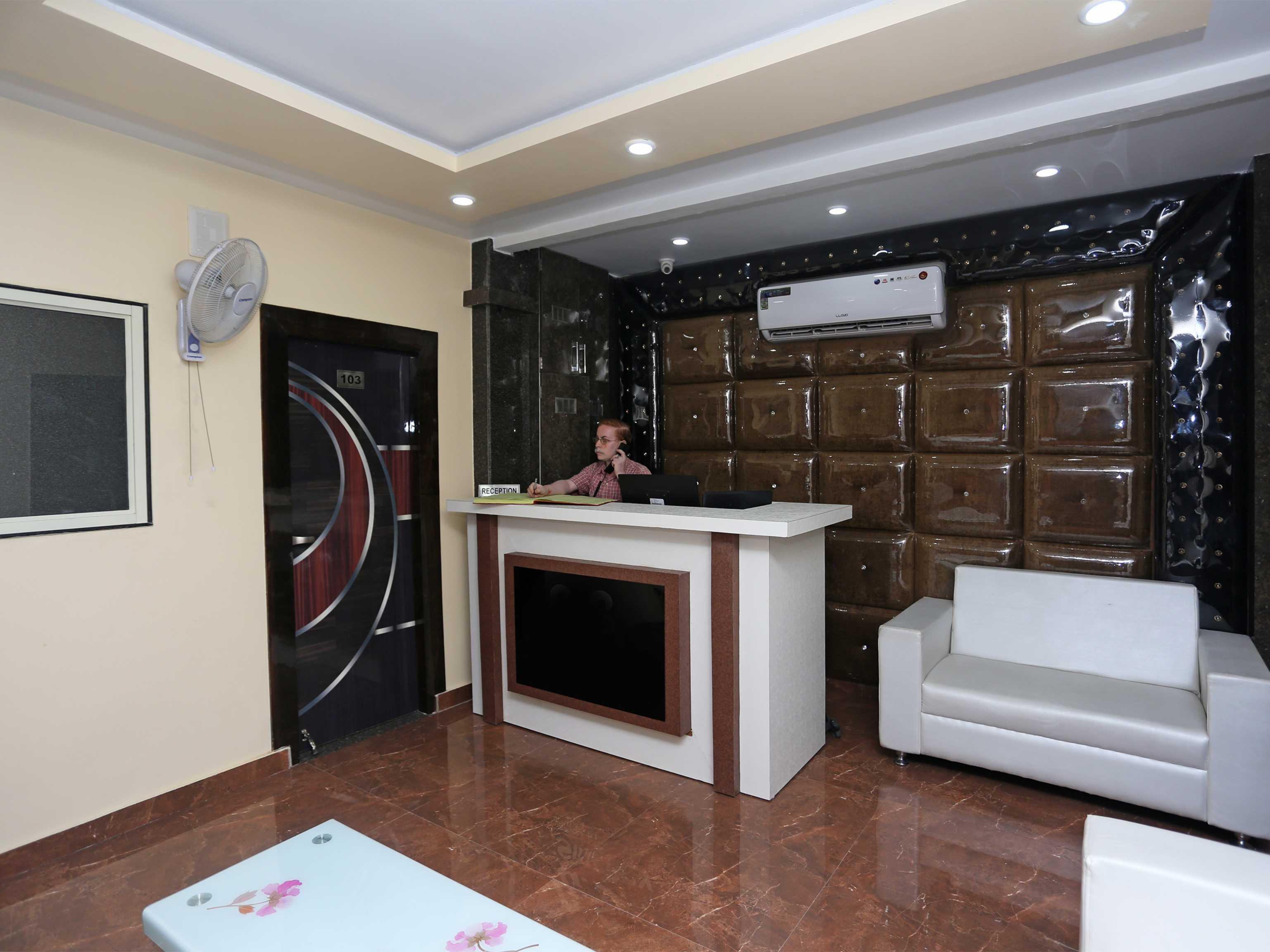 Fabexpress Gs Residency Hotel Варанаси Екстериор снимка