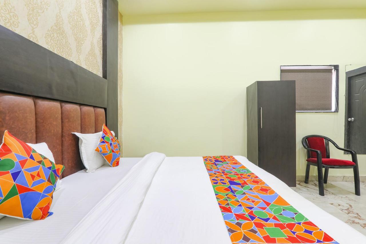 Fabexpress Gs Residency Hotel Варанаси Екстериор снимка