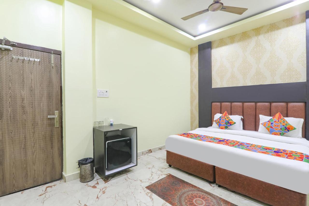 Fabexpress Gs Residency Hotel Варанаси Екстериор снимка