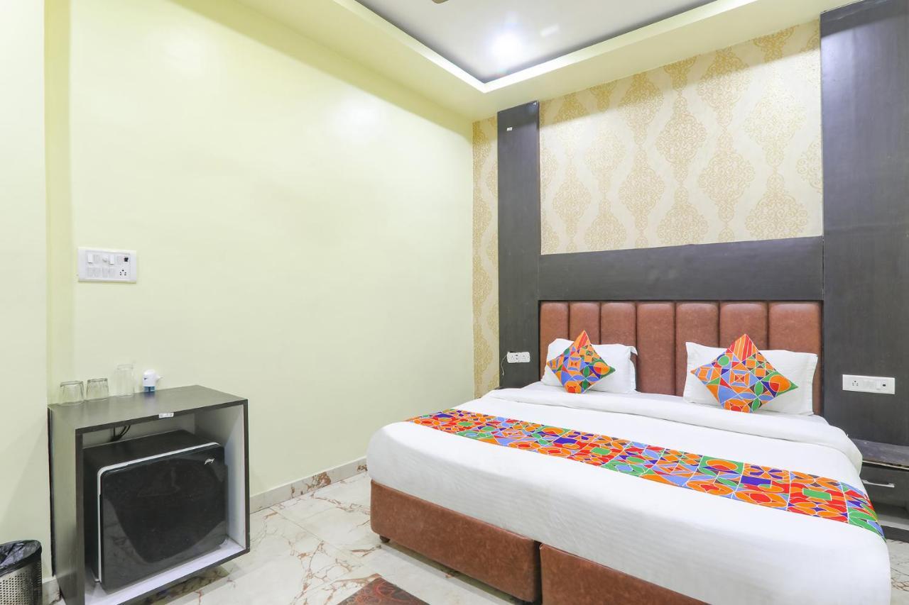 Fabexpress Gs Residency Hotel Варанаси Екстериор снимка
