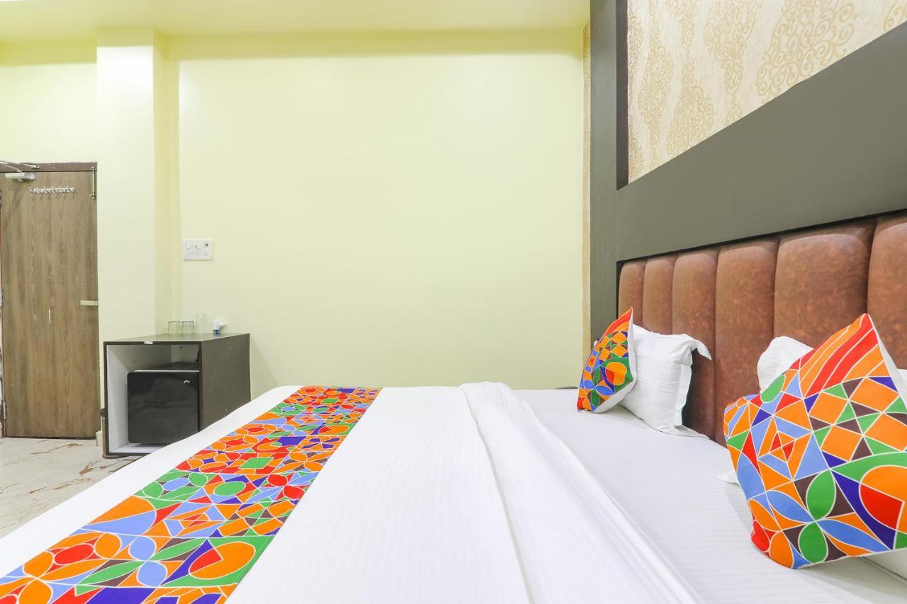 Fabexpress Gs Residency Hotel Варанаси Екстериор снимка